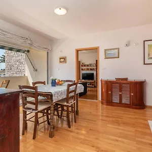 apartment-bruno-trogir.splithotels.org/